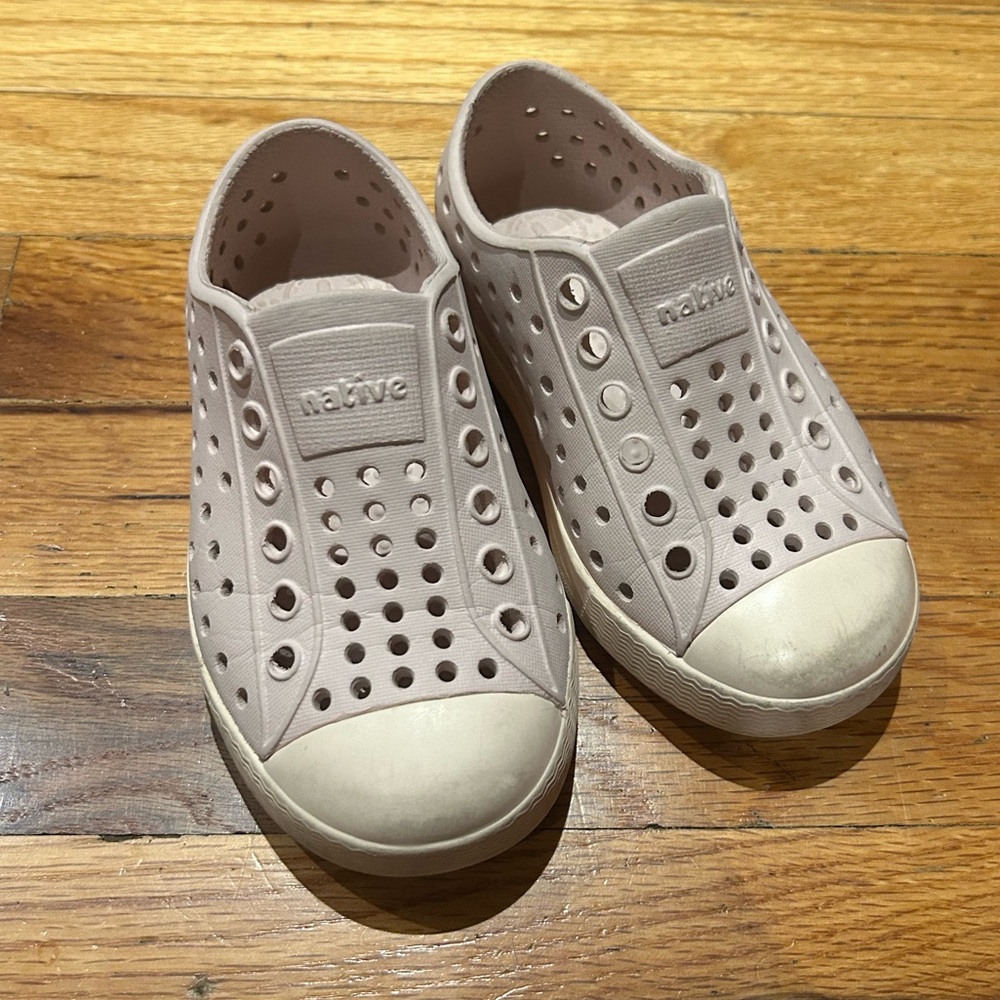 Native Kids Jefferson Shoes - Light Pink and White - Picture 2 of 5